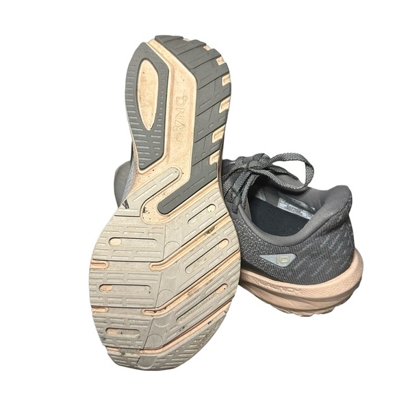 Brooks Launch 10 womens 7.5 grey/crystal grey/pale Peach colorway breathable run - Picture 6 of 10